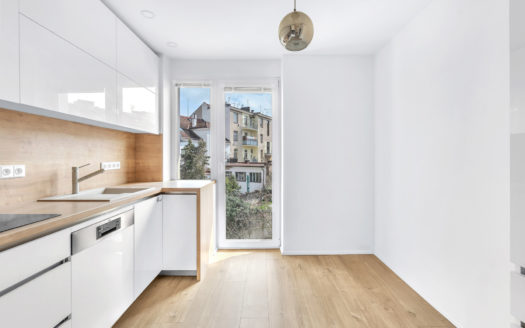 Zděný byt 2+1 s prostorným balkonem